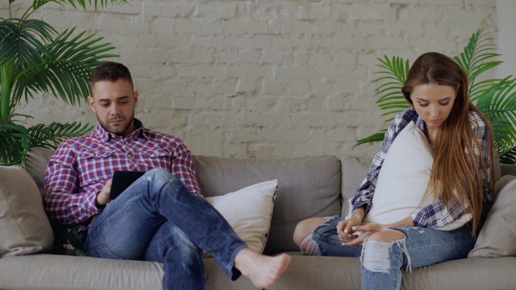 The Silent Killers Of Modern Relationships: 10 Red Flags You’re Ignoring