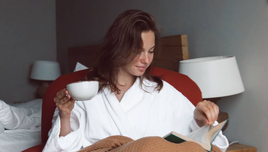 The Power of JOMO (Joy of Missing Out): How to Romanticize Staying Home Without Feeling Guilty